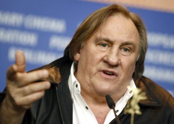 Жүжигчин Жерар Депардьегийн бэлгийн хүчирхийллийн шүүх хурал үргэлжилж байна