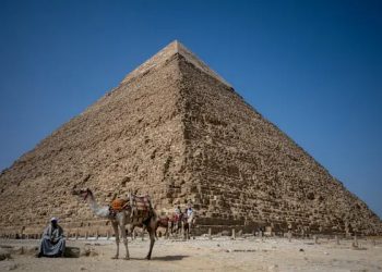 Пирамидууд дороо газар доорх эртний хотуудыг нууж байгаа юу?