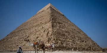 Пирамидууд дороо газар доорх эртний хотуудыг нууж байгаа юу?