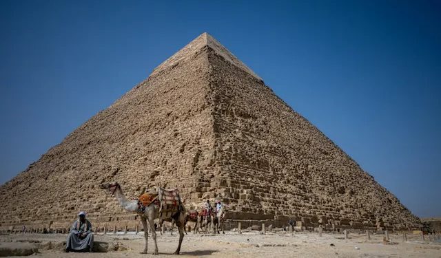 Пирамидууд дороо газар доорх эртний хотуудыг нууж байгаа юу?