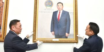 УИХ-ын дарга асан М.Энхболдын хөрөг зургийг Төрийн ордонд байрлууллаа