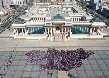 “Тусгаар тогтнол” шүлгийг 3333 сурагч Сүхбаатарын талбайд уншлаа