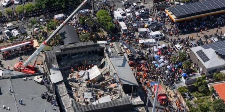 Доминиканд шөнийн цэнгээний газрын дээвэр нурж 79 хүн амиа алджээ