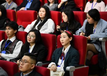 Оюутнуудын дунд “Гамшгийн эрсдэлийг бууруулахад талуудын оролцоо” сэдэвт мэтгэлцээн зохион байгууллаа