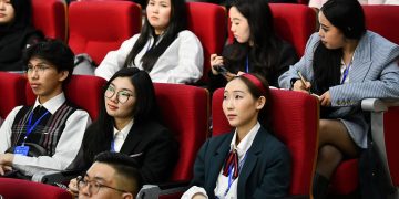 Оюутнуудын дунд “Гамшгийн эрсдэлийг бууруулахад талуудын оролцоо” сэдэвт мэтгэлцээн зохион байгууллаа