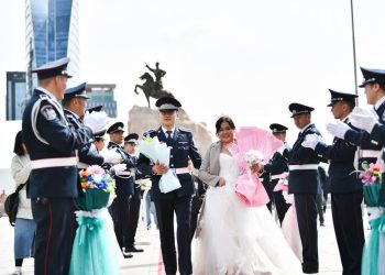 Нийслэлээс төрсөн хосууд хуримлалаа