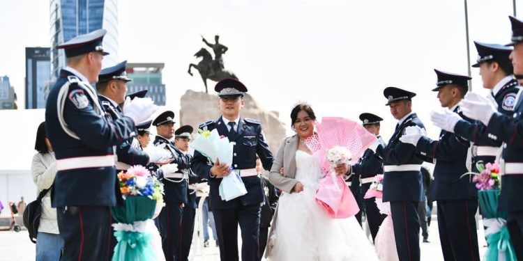 Нийслэлээс төрсөн хосууд хуримлалаа