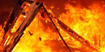 Модон байшин шатаж 3-5 насны гурван хүүхэд нас баржээ