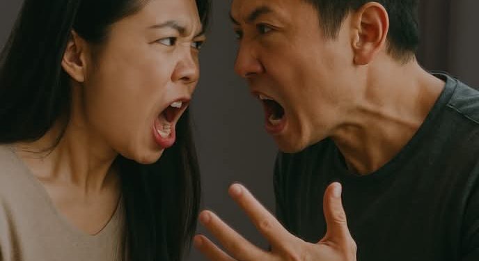 Хардалтын улмаас эхнэрээ хөнөөжээ