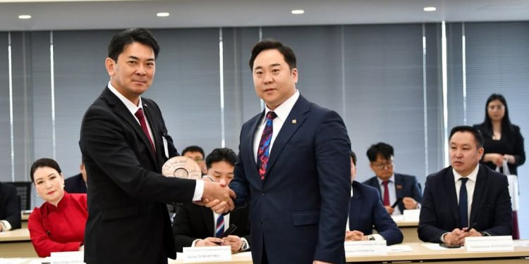 Тийбол спортыг Монголд хөгжүүлэхэд Анан хоттой хамтарна