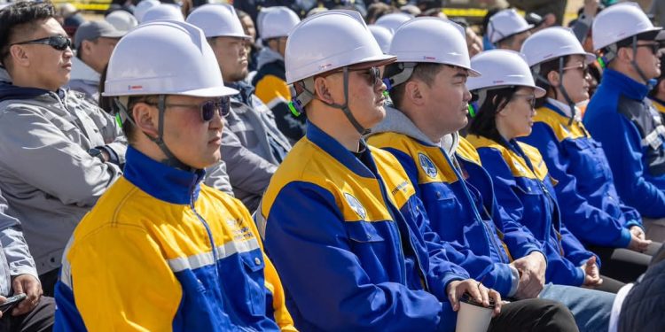 Багахангай-Хөшигийн хөндий чиглэлийн 102.5 км төмөр замын бтээн байгуулалт эхэллээ