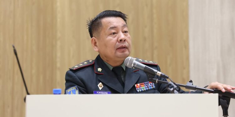 Иргэний цэргийн үүргийн биелэлт, цэргийн алба хаах төрлүүд сэдвээр илтгэл сонслоо