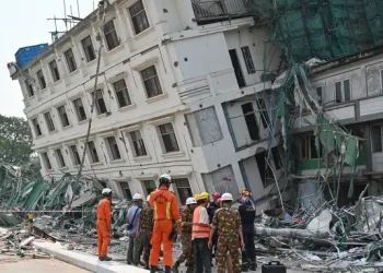 Мьянмар: 100 гаруй цагийн дараа нурангиас эсэн мэнд аврагджээ