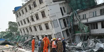 Мьянмар: 100 гаруй цагийн дараа нурангиас эсэн мэнд аврагджээ