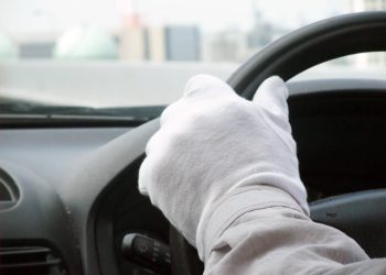 Үйлчлүүлэгчдээ хүчирхийлдэг 54 настай таксины жолоочийг баривчилжээ