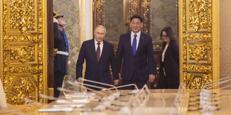 Ерөнхийлөгч У.Хүрэлсүх, В.В.Путин нар албан ёсны уулзалт хийлээ