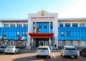 Дөрөвдүгээр сард 8 улсын 63 иргэнийг албадан гаргажээ