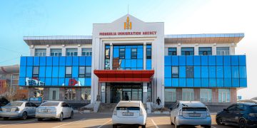 Дөрөвдүгээр сард 8 улсын 63 иргэнийг албадан гаргажээ