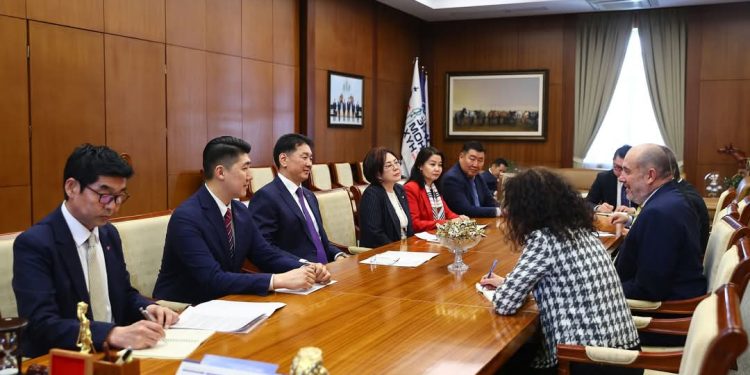 Нөмрөгийн дархан цаазат газарт тахь нутагшуулна