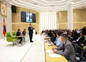 Төрийн далбааг мандуулах санаачилгад 50 гаруй ЕБС нэгджээ