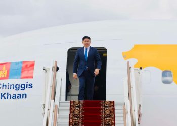 Ерөнхийлөгч У.Хүрэлсүх Ялалтын 80 жилийн ойн баярт оролцохоор Москва хотноо хүрэлцэн ирлээ