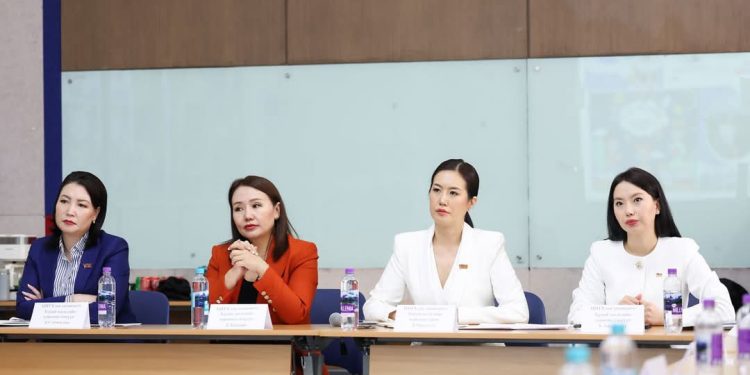 Хүүхдийн хөгжил, хамгааллыг дэмжих лобби бүлэг байгуулнахүүхэд хамгааллын байгууллагынхантай уулзлаа