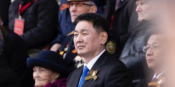 Ерөнхийлөгч У.Хүрэлсүх Ялалтын баярын ёслолд оролцлоо