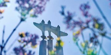 “Монгол Ард” эскадрилийн хөшөөнд цэцэг өргөлөө