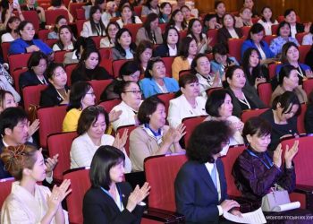 “Бид эмэгтэйчүүд” чуулга уулзалтад Японы нийгмийн хөгжлийг дэмжих сангийн тэргүүн Абэ Акиэ оролцлоо