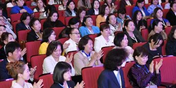 “Бид эмэгтэйчүүд” чуулга уулзалтад Японы нийгмийн хөгжлийг дэмжих сангийн тэргүүн Абэ Акиэ оролцлоо