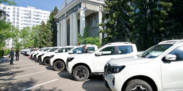 Зэвсэгт хүчний нэгтгэл, ангиудад "Ниссан Навара"  загварын 20 автомашин гардууллаа