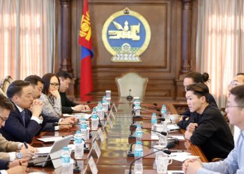 УИХ-ын дарга Д.Амарбаясгалан “Огцрох амархан” жагсаалын төлөөлөлтэй уулзлаа