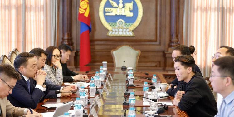 УИХ-ын дарга Д.Амарбаясгалан “Огцрох амархан” жагсаалын төлөөлөлтэй уулзлаа