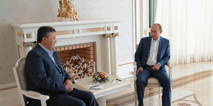 Путин Кремлийн ойролцоох тансаг гэрээ танилцуулаа