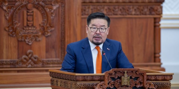 Занданшатар: Төсвийн зардлыг 1.5 их наяд төгрөгөөр бууруулна