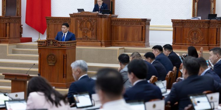 Л.Оюун-Эрдэнэ: Үнэт зүйлдээ үнэнч үлдэх нь жинхэнэ ЯЛАЛТ