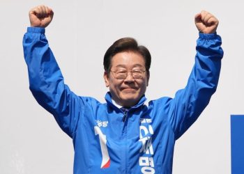 БНСУ-ын шинэ ерөнхийлөгч И Жэ Мён гэж хэн бэ