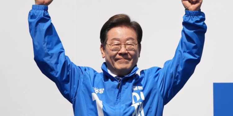 БНСУ-ын шинэ ерөнхийлөгч И Жэ Мён гэж хэн бэ