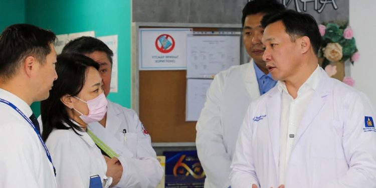 ХСҮТ-д хоёр сар хүлээгддэг байсан туяа эмчилгээг 2 хоногт авдаг боллоо