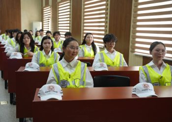 12 их дээд сургуулийн оюутнууд жуулчдад үйлчилнэ