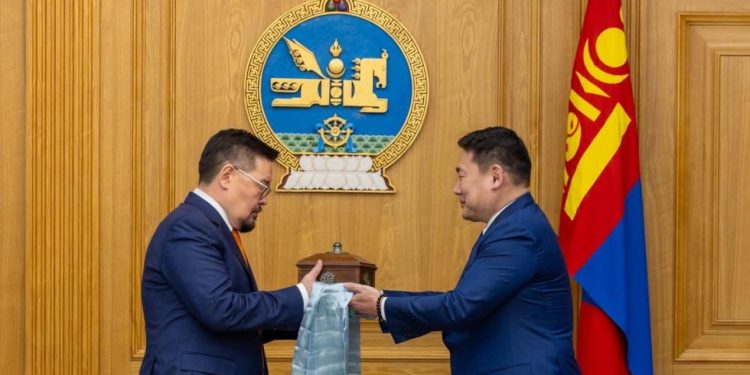 34 дэх Ерөнхий сайд Г.Занданшатар Засгийн газрын тамгаа гардаж авлаа