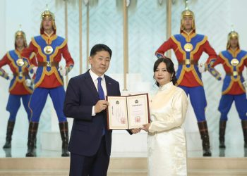 Нэр бүхий эрдэмтдэд Академич цол хүртээлээ