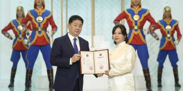 Нэр бүхий эрдэмтдэд Академич цол хүртээлээ