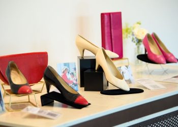 Диана гүнжийн эдлэж хэрэглэж байсан 100 гаруй зүйлсийг дуудлага худалдаанд оруулна