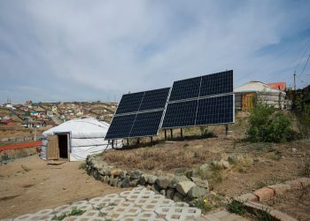 Яндангаа буулгаж нарны эрчим хүч рүү шилжсэн айлуудын нөхцөл байдалтай танилцлаа