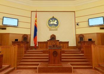 Ерөнхий сайдын суудлыг чуулганы танхимын хоймроос буулгана