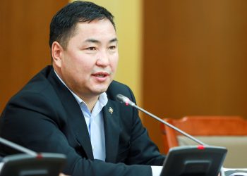 Б.Пүрэвдорж: Гишүүн П.Сайнзориг Нямбаатарт үнэнчээ харуулах гэж чичрээд байна