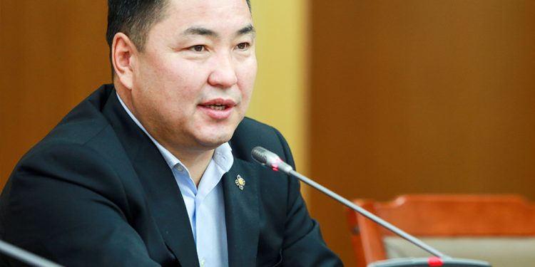 Б.Пүрэвдорж: Гишүүн П.Сайнзориг Нямбаатарт үнэнчээ харуулах гэж чичрээд байна