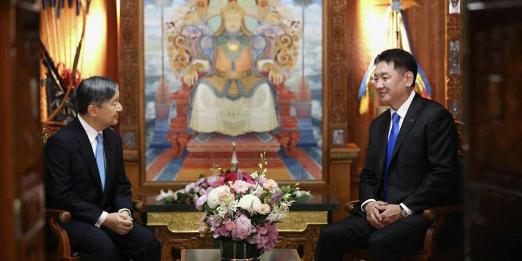 Ерөнхийлөгч У.Хүрэлсүх, гэргий Л.Болорцэцэг болон Японы эзэн Хаан Нарүхито, Хатан Масако нар албан ёсны уулзалт хийлээ