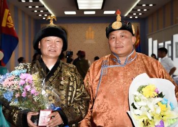 Самандын Жавхланд Ардын жүжигчин цол хүртээлээ